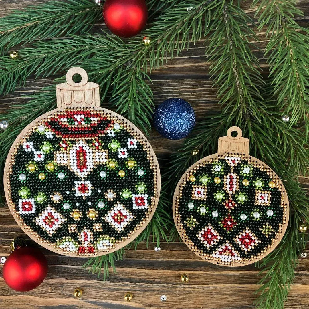 Заготовка для вишивки бісером на дерев’яній основі «Ялинкова прикраса – Різдвяні візерунки» (2 шт)