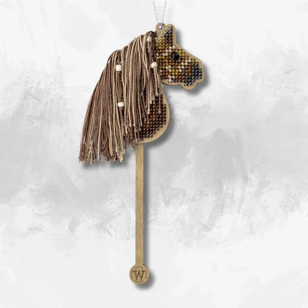 Заготовка для вишивки бісером на дерев’яній основі «Ялинкова прикраса – Гніда конячка»