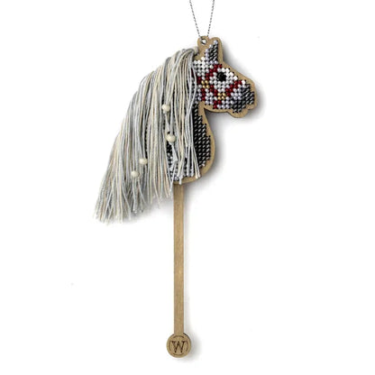 Заготовка для вишивки бісером на дерев’яній основі «Ялинкова прикраса – Сіра конячка»