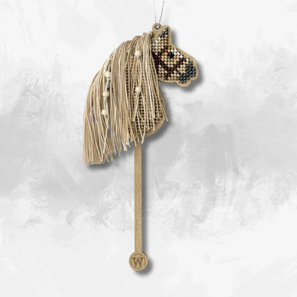 Заготовка для вишивки бісером на дерев’яній основі «Ялинкова прикраса – Золота конячка»